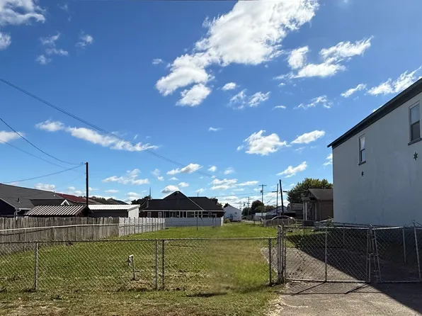 108 Ferry St, South Pt, OH 45680