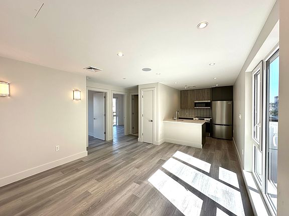 4th image of 880 Rogers Ave Unit 4J