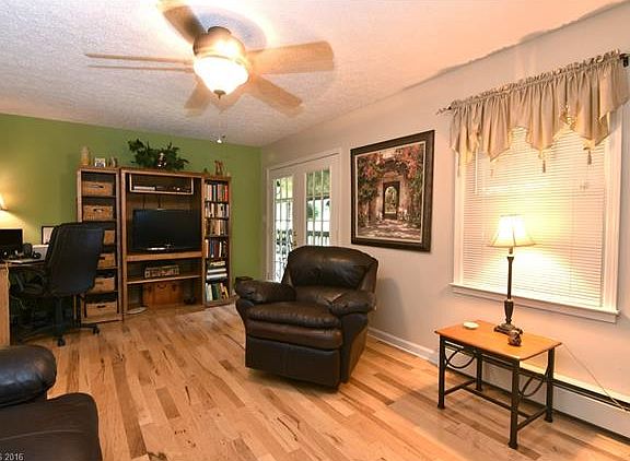 3rd image of 44 Robinhood Ln #33