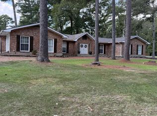 201 Poinsettia Dr, Forest, MS 39074