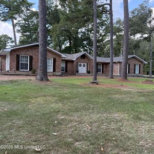 201 Poinsettia Dr, Forest, MS, 39074