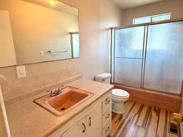 523 N I St — Photo 11