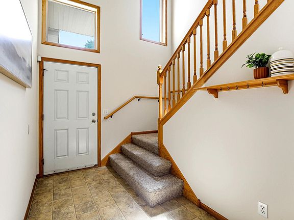 3rd image of 770 1st Ave NW