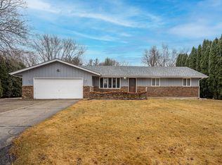 8063 Royal Oaks Rd, Rockford, IL 61107