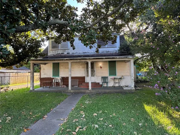 411 Martin Luther King Jr Dr, La Marque, TX 77568