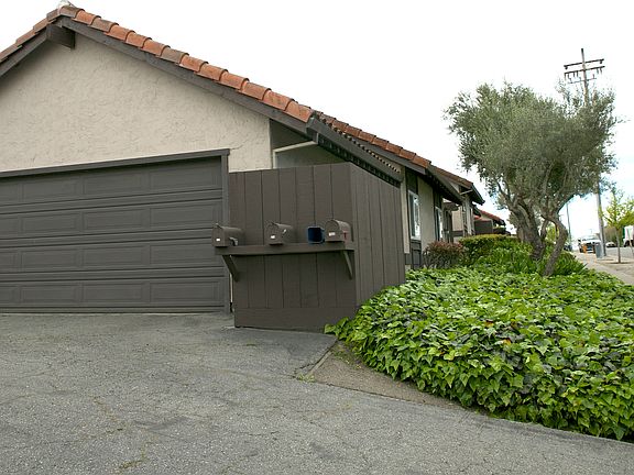 5th image of 272 Crestview Dr