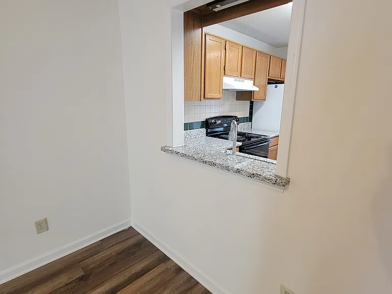 1645 Claiborne Ct — Photo 6