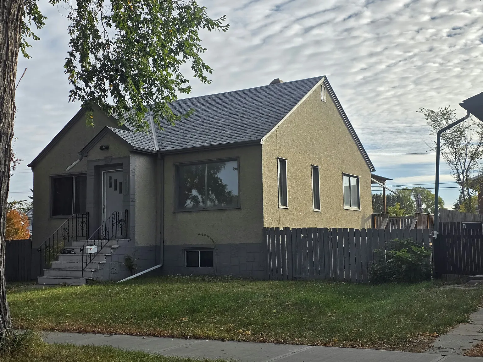 4 bed, 900 sqft, $2,200 — Photo 1
