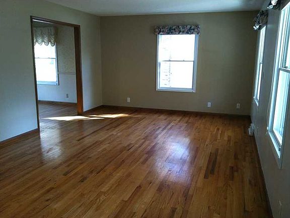 2nd image of 366 Brentwood Dr NE