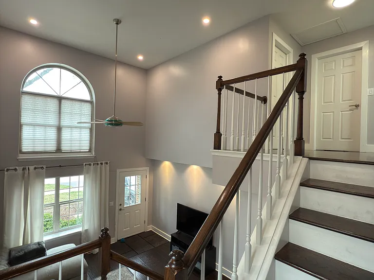 917 Carlisle Ave — Photo 2
