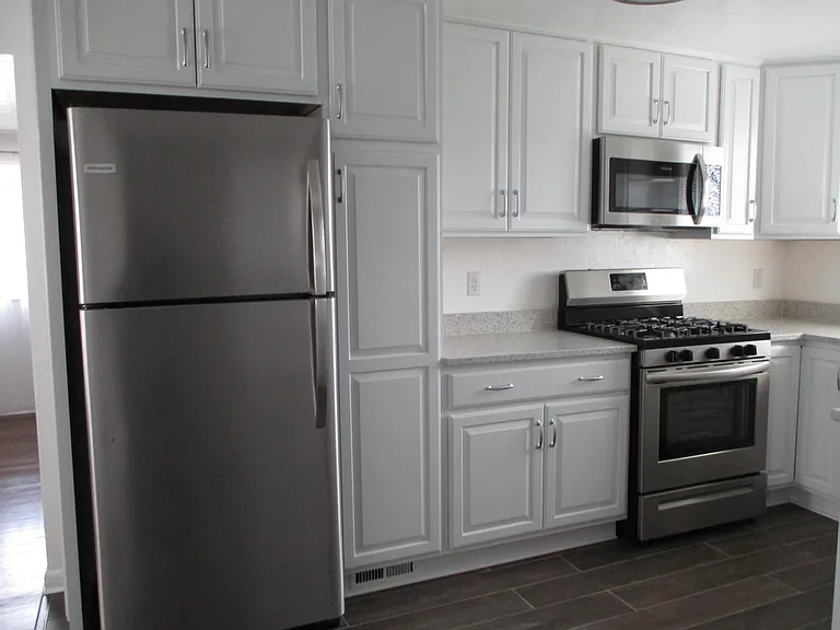 833 Chester Ave #2 — Photo 7
