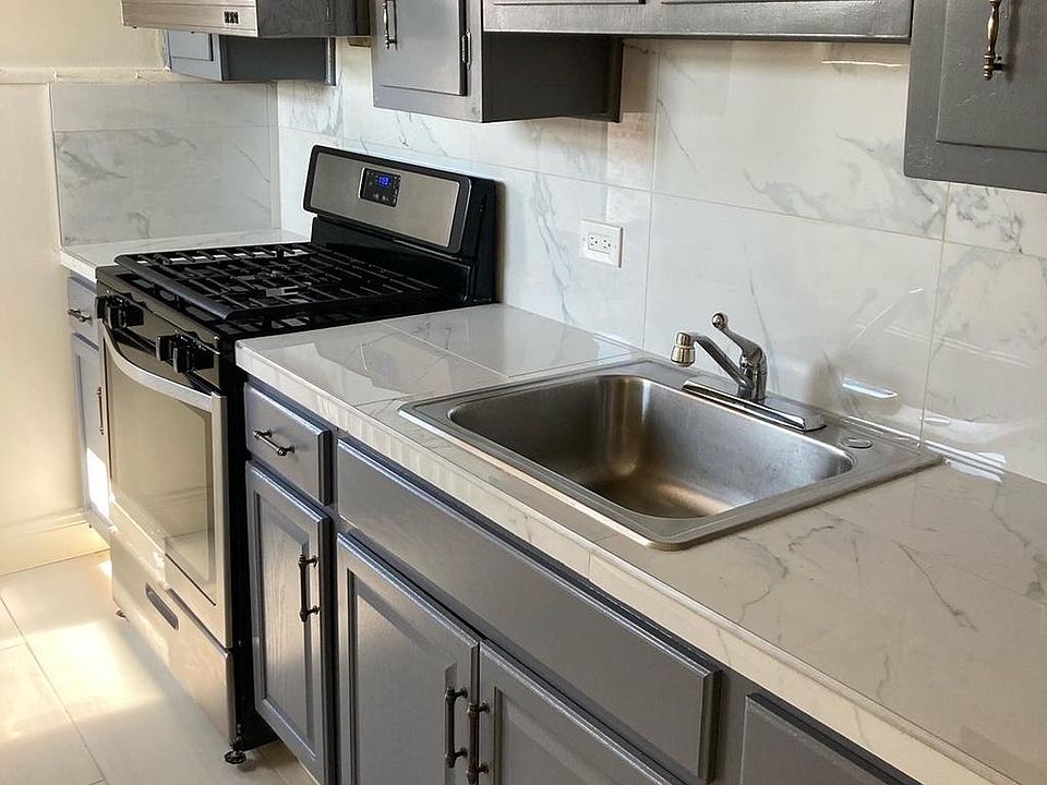 1st image of 1144 Waring Ave #3
