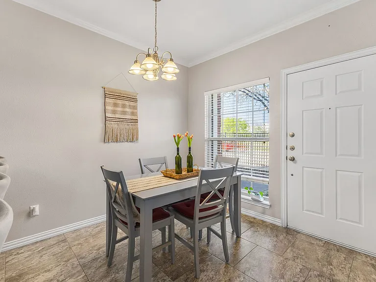1001 Krenek Tap Rd #3004 — Photo 3