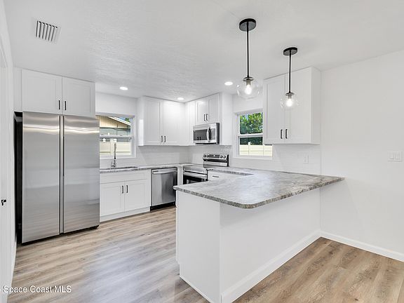 4th image of 5380 Sutton Ave