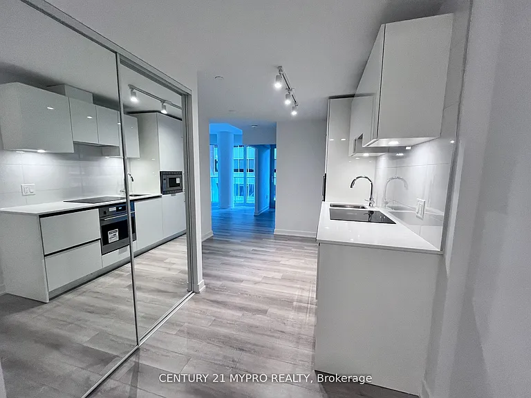 230 Simcoe St #1528 — Photo 9