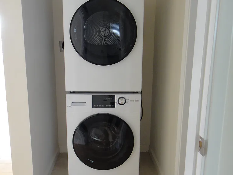 Hallway closet with washer/dryer