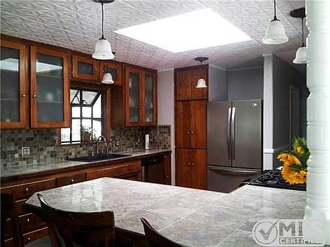 5th image of 828 Maryland Dr