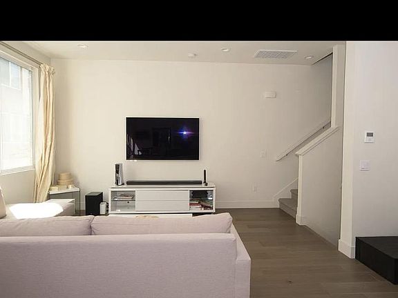 5th image of 212 Terraine St