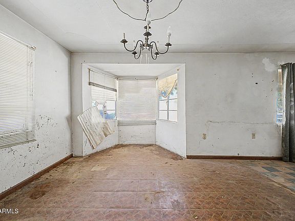 5th image of 328 N DELAWARE Street