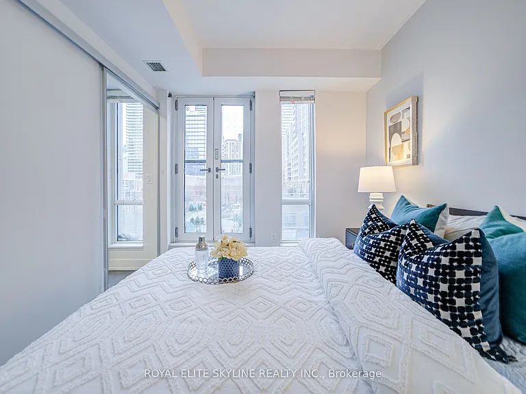 955 Bay St #310 — Photo 28