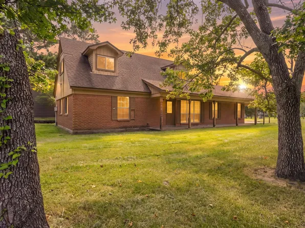 3703 McKnight Rd, Bridge City, TX 77611