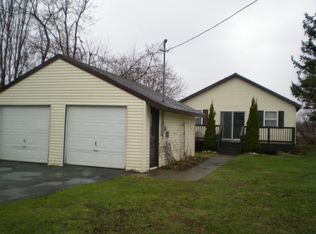 442 Ambrose St, Sackets Harbor, NY 13685