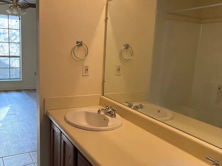 5431 Nicholson Dr — Photo 3
