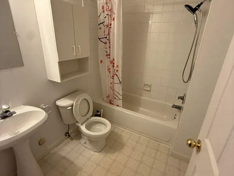 16XX Plateau Cres — Photo 24