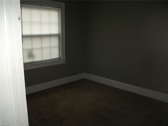 4th image of 220 W Balview Ave