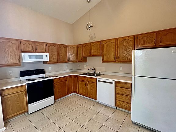 3rd image of 7254 Broyles Ln
