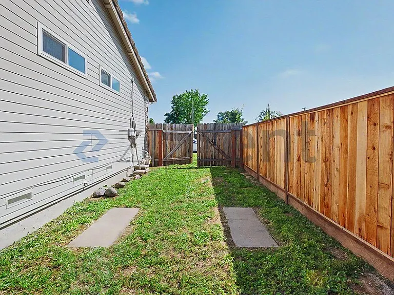 2307 N Cirby Way — Photo 41