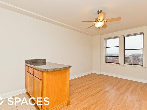 3rd image of 3933 N Clarendon Ave #_502a