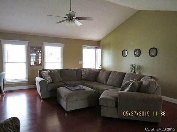 4th image of 122 Meadow Oaks Dr