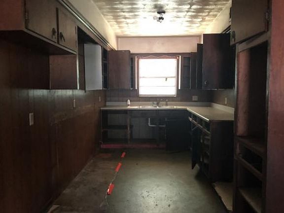 3rd image of 513 Warren Dr