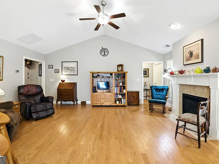 4780 Lost Creek Dr — Photo 5