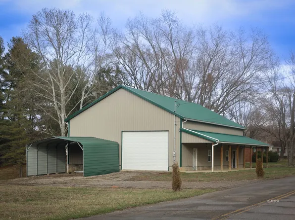 121 McGhee Ln, Wellston, OH 45692