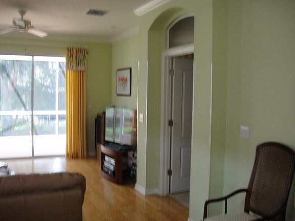 5th image of 15758 Phoebepark Ave