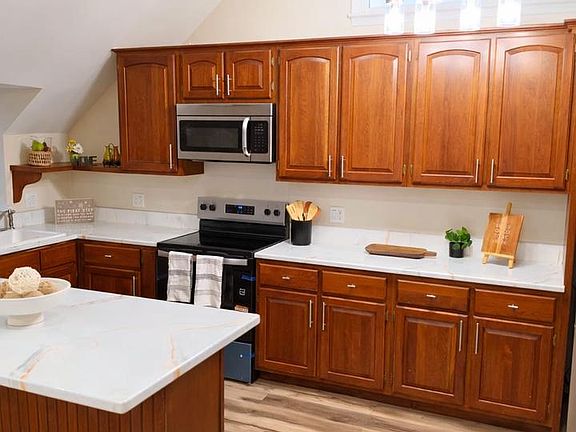 5th image of 103 N 27th St