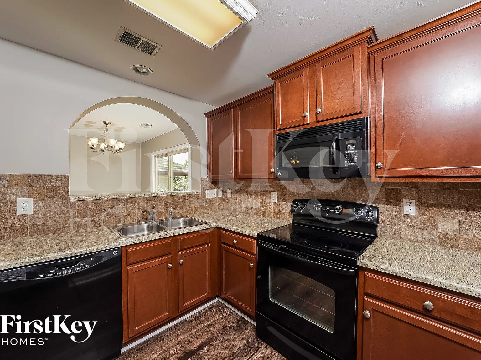 3 bed, 2.5 bath, 1650 sqft, $1,620 — Photo 4