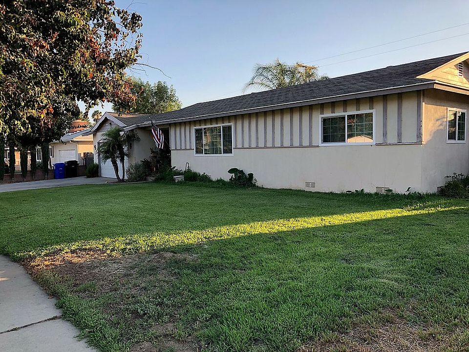 2nd image of 9826 Larch Ave
