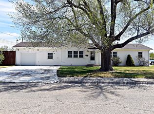 1010 E 8th St, Dumas, TX 79029