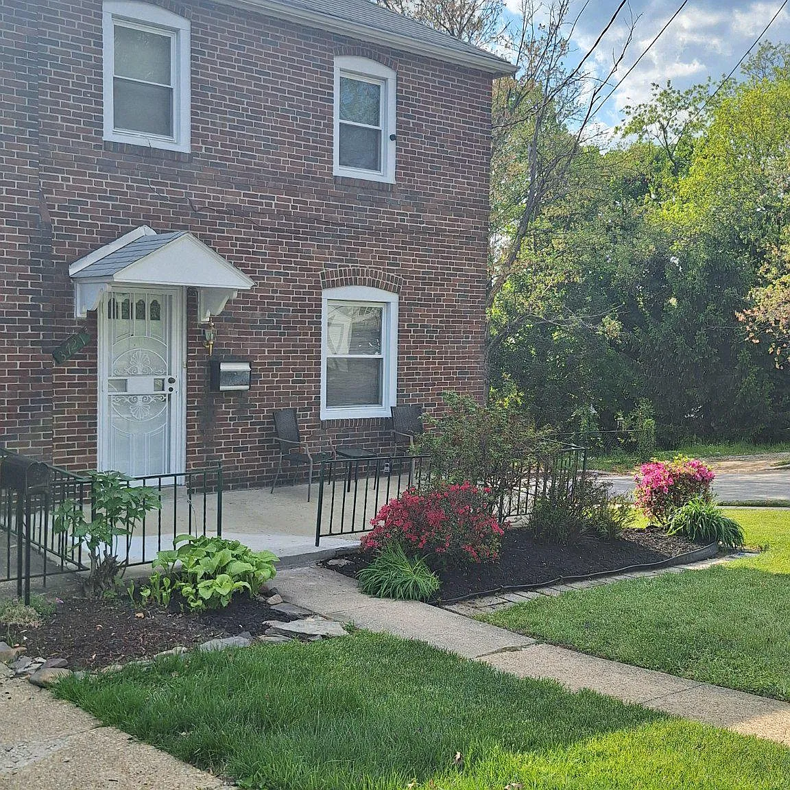 3 bed, 2.0 bath, 1600 sqft, $2,050 — Photo 1
