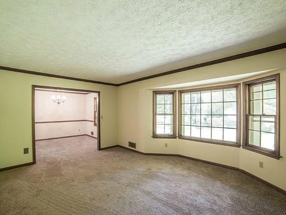 3rd image of 548 Maple Wood Dr