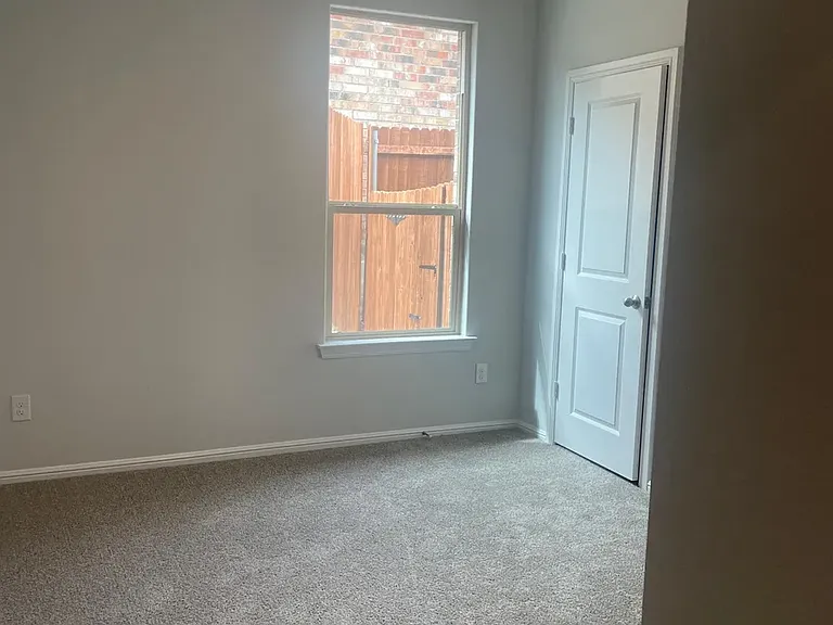 953 Braymer Ln — Photo 10