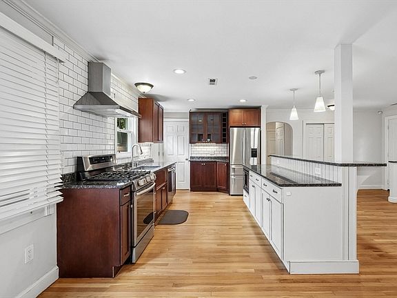 4th image of 45 Adanac Rd