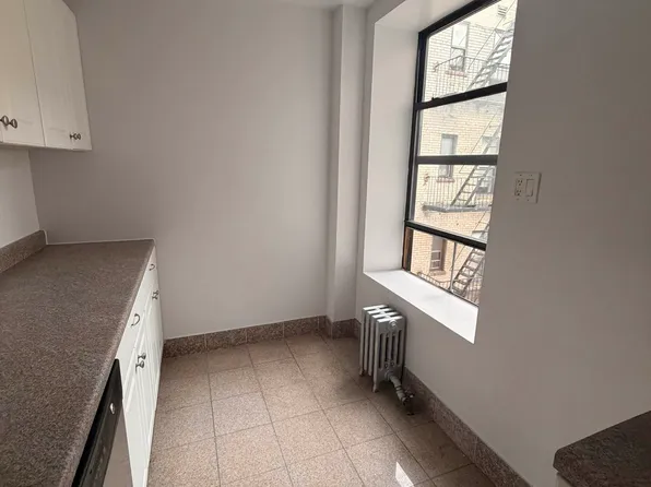 118-80 Metropolitan Avenue image 14 of 16