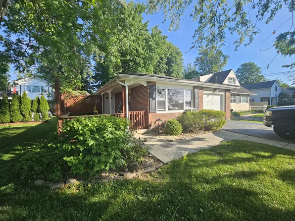 33 Sunset Ave, Ewing, NJ 08628