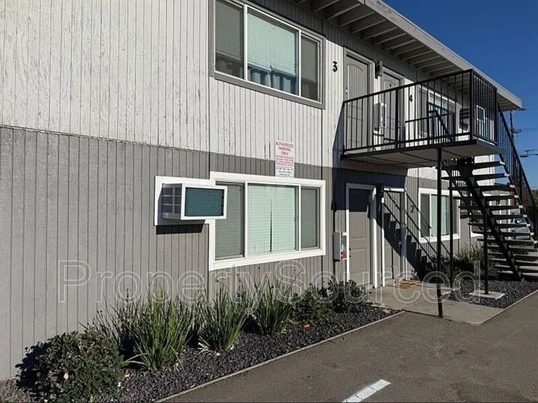 911 H St #1 — Photo 28