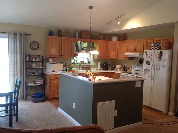 2nd image of 484 Laurel Dr