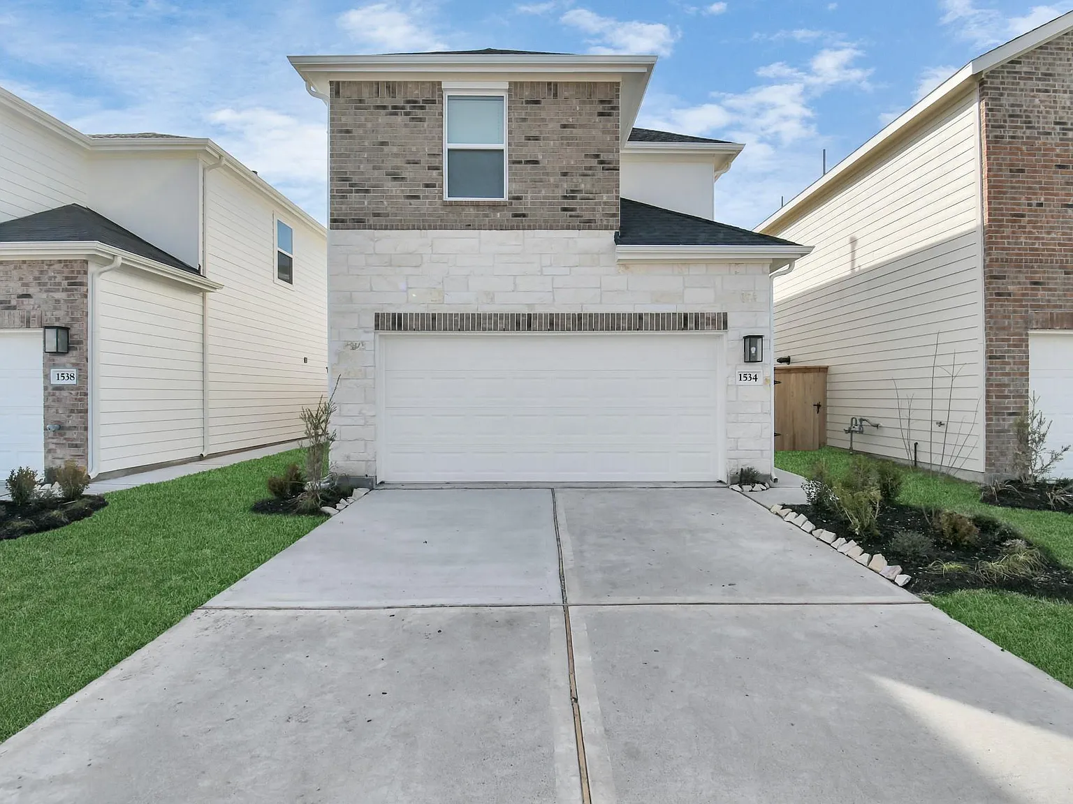 3 bed, 2.5 bath, 1436 sqft, $2,200 — Photo 4